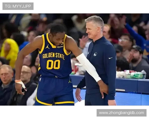 库明加身边人吃太多引发讨论路威表示球队鼓励多拿食物吃不完就得扔掉